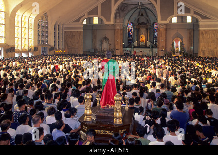 Église de l'intérieur de l'Église du Nazaréen noir à Manille Philippines Quiapo Banque D'Images