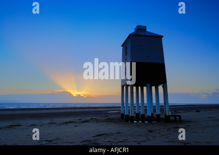 Le phare en bois à Burnham-on-Sea at sunset, Somerset, Angleterre. Banque D'Images