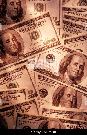 Pile of one hundred dollar bills Banque D'Images