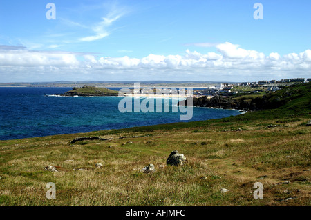 L'île ou tête de St Ives Porthmeor beach à partir de Clodgy point Cornwall Banque D'Images