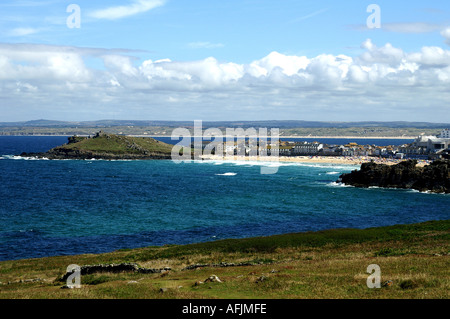 L'île ou tête de St Ives Porthmeor beach à partir de Clodgy point Cornwall Banque D'Images