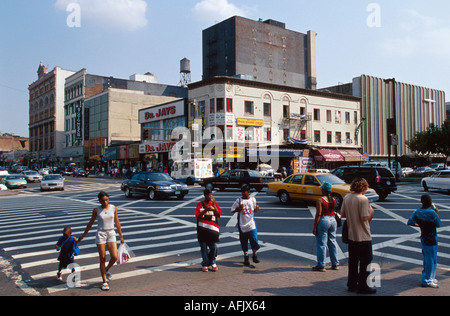 New York City,Manhattan,urbain,métropole,Harlem,quartier noir,résidentiel NY125th Street Adam Clayton Powell Jr Boulevard affaires,es résidents Banque D'Images