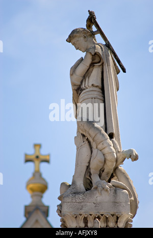 Patron saint Georges terrassant le dragon Monument à côté de l'abbaye de Westminster Londres Angleterre Royaume-Uni Banque D'Images