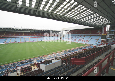 Vue sur les stands à l'intérieur d'Aston Villa Football club Birmingham England. La Villa Du Parc Banque D'Images
