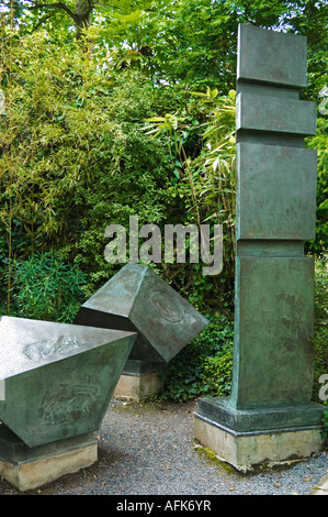 Éléments de la sculpture Conversation avec Magic Stones par Dame Barbara Hepworth exposée au Musée Barbara Hepworth Banque D'Images