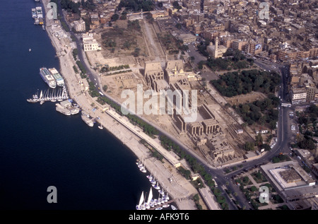 Vue aérienne du temple de Louxor et Le Nil Louxor Égypte près de Banque D'Images