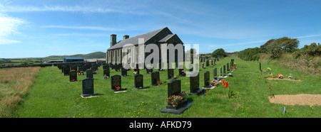 Église paroissiale Aberdaron yard dans le nord du Pays de Galles U K Europe Péninsule Lleyn Ynys Essence fawr Banque D'Images