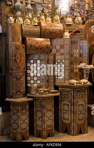 L'artisanat traditionnel en bois en vente dans le souk de Damas, Syrie Banque D'Images