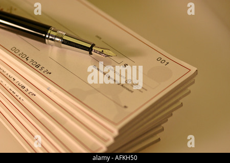 Stylo plume le nom de pile de chéquier Banque D'Images