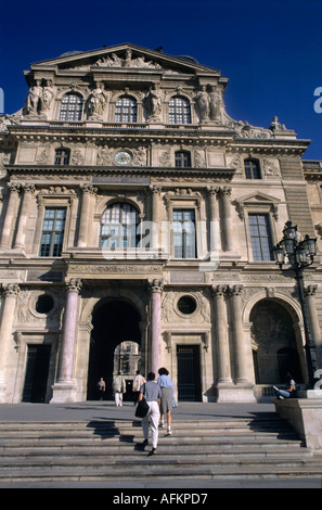 Façade du Pavillon de la Uno, une entrée au Musée du Louvre, Paris, France. Banque D'Images