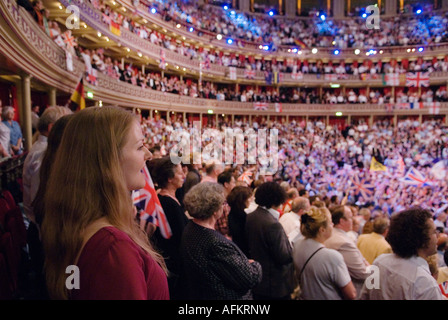 La dernière nuit des Proms le Royal Albert Hall intérieur South Kensington Londres Royaume-Uni le Henry Wood Promenade concerts HOMER SYKES Banque D'Images