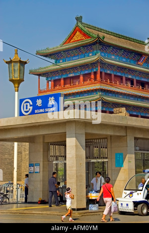 Beijing CHINE, Beijing Station de métro, Vintage, vue générale à l'extérieur de 'Xianmen Station' avec vue vers le monument de Tiananmen Banque D'Images