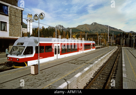 Vysoke Tatry - Strbske Pleso et station de train, Slovaquie Banque D'Images