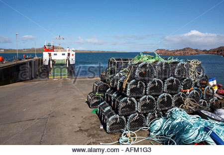 Ferryport à Isle of Mull Fionnphort avec Iona à l'horizon Banque D'Images