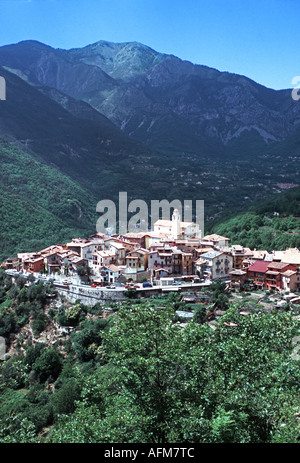 Le village de La Bollène Vésubie, dans le Mercantour Banque D'Images