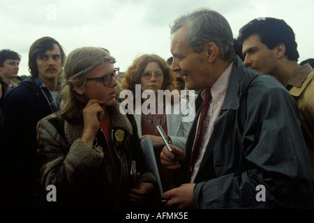 Tony Benn MP 1980 London. Manifestation CND Hyde Park manifestation du Parti travailliste "armes nucléaires non, paix Oui" manifestation de marche Londres 1982 HOMER SYKES Banque D'Images