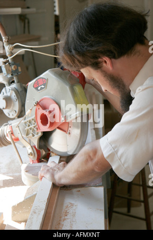 Indiana,LaGrange County,Shipshewana,Topeka,Lambright Woodworking,travail,meubles fabriqués sur mesure,Amish fabricant de meubles,IN070829050 Banque D'Images