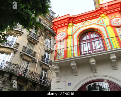 Architecture colorée de Bataclan café à Boulevard Voltaire Paris France Banque D'Images