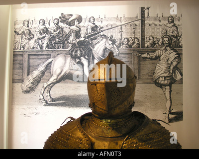 Détail de l'armure costume vêtu avec illustration de scène de guerre français derrière le Musée de l'Armée Paris France Banque D'Images