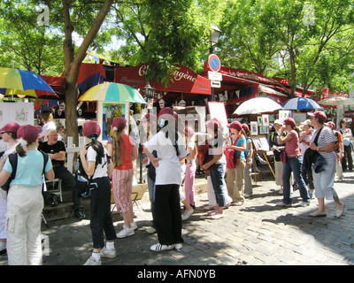 Groupe d'enfants de l'école sur un schooltrip Place du Tertre Montmartre Paris France Banque D'Images