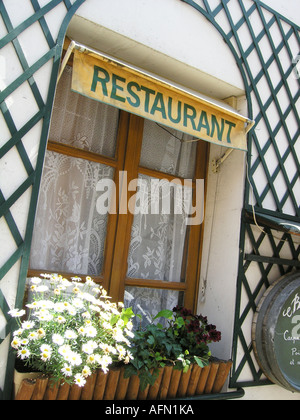 Détail de Poulbot restaurant pittoresque à l'angle de la Rue Norvins, Montmartre Paris France Banque D'Images