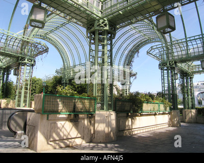 Détail architectural de la ferronnerie dans les jardins près de Forum des Halles Paris France Banque D'Images