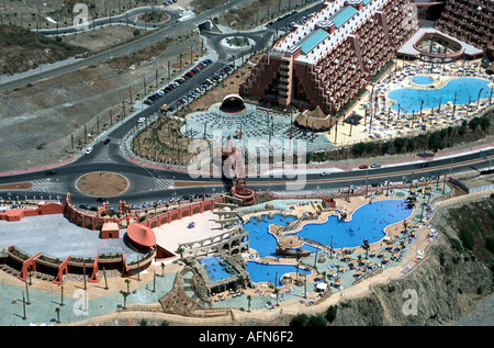 Vue aérienne sur le village de vacances Costa del Sol Espagne Banque D'Images