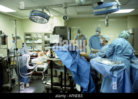 La scène de la salle d'opération orthopédique Banque D'Images