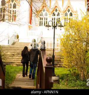 Wat Buddhapadipa temple bouddhiste thaïlandais à Wimbledon London No modèle libération nécessaire en retour des photos de personnes de façon méconnaissable Banque D'Images