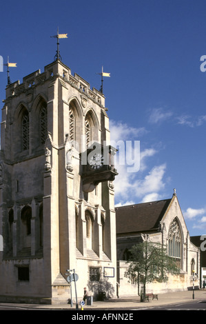 Église historique Saint-Jean-Baptiste à Epping High Road vue en août 1994 sur un ciel bleu ensoleillé jour d'été Essex Angleterre Royaume-Uni Banque D'Images