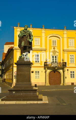 Statue de Karoly Kisfaludy à Becsi kapu ter, dans le centre de Gyor, Hongrie UE Banque D'Images