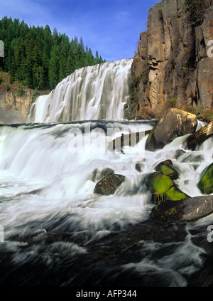 USA Idaho East Mesa Falls sur la Henry's Fork de la Snake River Teton Scenic Byway Banque D'Images