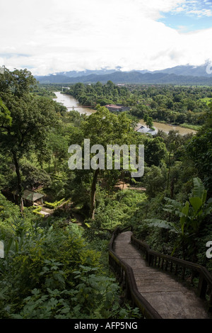 La vallée de la rivière Nam Song à partir de mesures pour la grotte de Tham Jang près de Vang Vieng Laos Banque D'Images