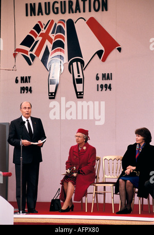 Président Mitterrand de France, la reine Elizabeth II 2e au tunnel sous la Manche le Shuttle inauguration Folkestone Kent 6 mai 1994 Royaume-Uni années 1990 HOMER SYKES Banque D'Images