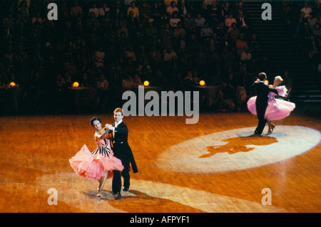 Concours de danse de salle de bal « Winter Gardens » Blackpool Tower Come Dancing série télévisée Lancashire 1990s UK 1991 HOMER SYKES Banque D'Images