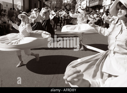 Danseurs et musiciens à la Fiesta del Pino in Firgas sur Gran Canaria dans les îles Canaries. Banque D'Images