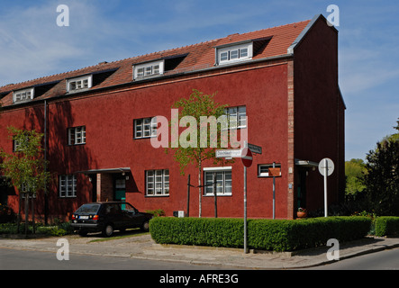 Isensiedlung. Offres et fer à cheval par Bruno Taut, Doerchlaeuchtingstrasse Lowise-Reuter / Ecke-Anneau à Berlin Neukölln, Britz. Banque D'Images