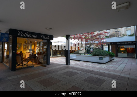 Les antiquaires au Village Suisse Paris France Banque D'Images