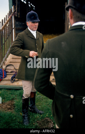 Capitaine Ian Farquhar Maître conjoint du duc de Beaufort Hunt fin de journée sport. 1996 1990S ROYAUME-UNI HOMER SYKES Banque D'Images