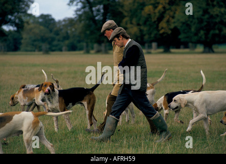 Duc de Beaufort Hunt. Journaliste Rorry Knight Bruce. The Hunts First Whipper-in Charles Wheeler pack de Hounds Badminton 1990s 1996 UK HOMER SYKES Banque D'Images