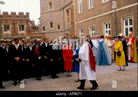 La reine Elizabeth II visite l'école Eton College à l'occasion du 550e anniversaire Windsor Berkshire.29 mai 1990. HOMER SYKES des années 1990 Banque D'Images