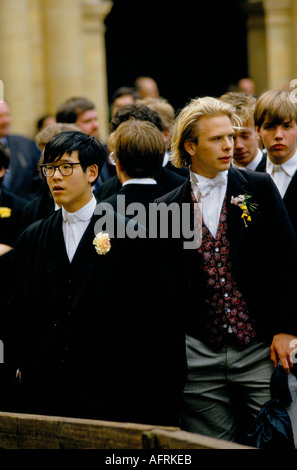 Eton College célébrations du 4 juin. Gilet coloré indique l'adhésion Pop The Eton Society. BAME étudiant 1980s Royaume-Uni. Windsor HOMER SYKES Banque D'Images