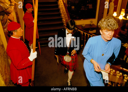 Fishmongers Hall, City of London Livery Company. Worshipful Company of Fishmongers organise un banquet pour les clients du commerce du poisson arrivant au Royaume-Uni des années 1990. Banque D'Images