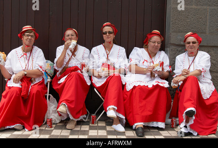 Groupe de femmes en costume traditionnel, Fiesta del Pino 2007, Teror, Gran Canaria, Îles Canaries, Espagne, Europe Banque D'Images