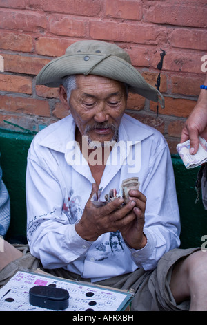 Jouer dans les rues d'Oulan Bator Bator Mongolie Banque D'Images