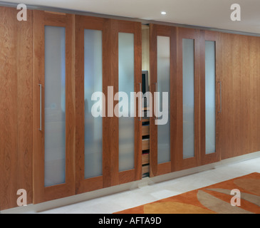 Maison moderne Extension, W12. L'espace de stockage en sous-sol. Architecte : KSK Associates Banque D'Images