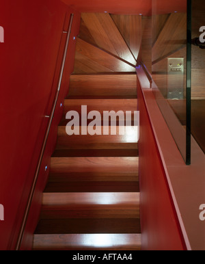 Maison moderne Extension, W12. Escalier menant au sous-sol. Architecte : KSK Associates Banque D'Images