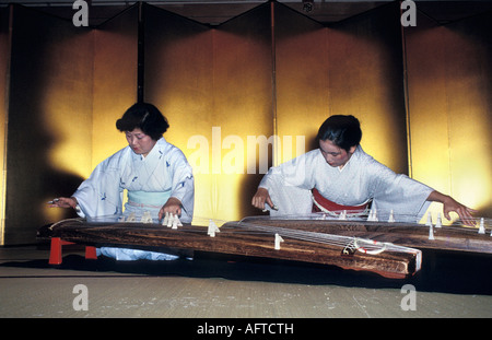 Kyoto Japon Femmes jouant des instruments de musique Banque D'Images