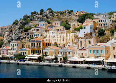 Le port de Symi ville yialos gialos Grèce Banque D'Images