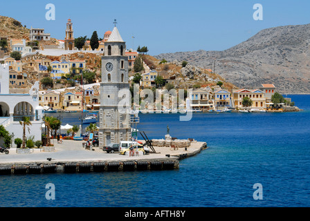 La tour de l'horloge Port Yialos Gialos ville de Symi Grèce Banque D'Images